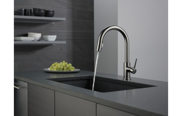 58％以上節約 BICストアDELTA FAUCET 9959-CZLS-DST Trinsic シングルハンドルバー キッチンスイベル ...